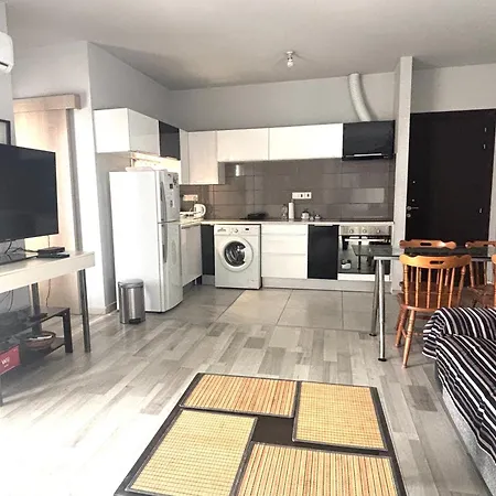 דירה Spacious 1 Bedroom With An Attic Bedroom