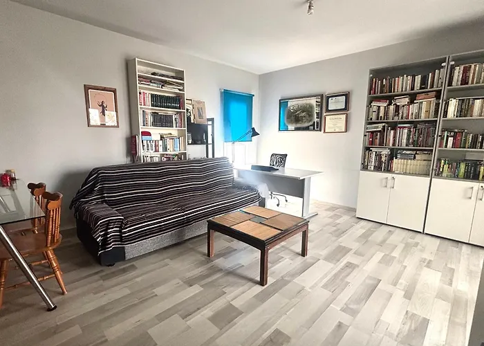 Spacious 1 Bedroom With An Attic Bedroom * Strovolos