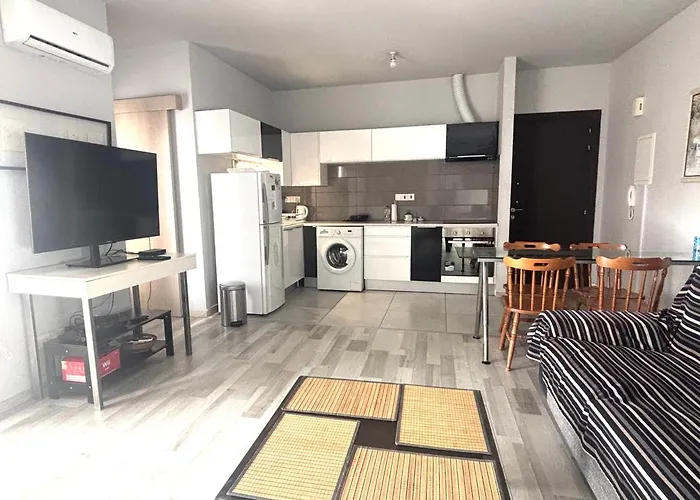 דירה Spacious 1 Bedroom With An Attic Bedroom