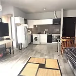 Apartamento Spacious 1 Bedroom With An Attic Bedroom *