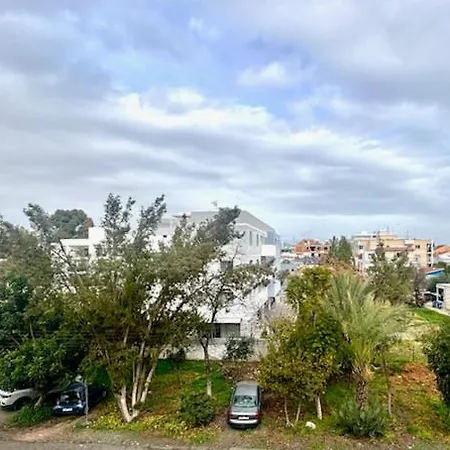 Spacious 1 Bedroom With An Attic Bedroom Appartement *
