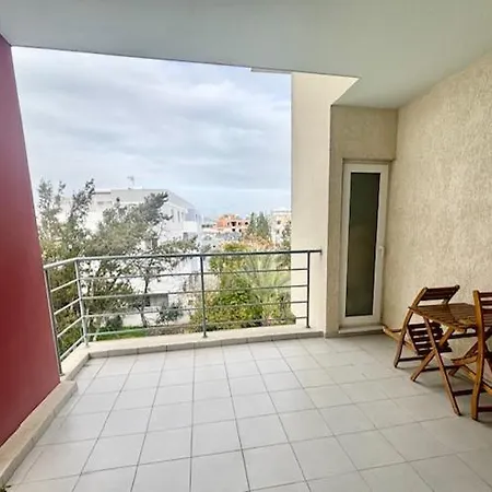 Appartement Spacious 1 Bedroom With An Attic Bedroom *