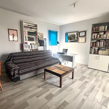 Spacious 1 Bedroom With An Attic Bedroom * Strovolos