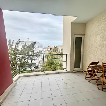 Spacious 1 Bedroom With An Attic Bedroom Apartment