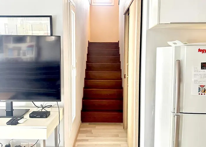 Spacious 1 Bedroom With An Attic Bedroom Apartment