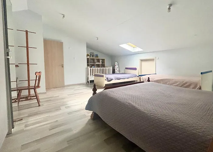 Spacious 1 Bedroom With An Attic Bedroom