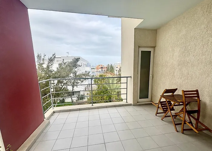 Spacious 1 Bedroom With An Attic Bedroom Apartment